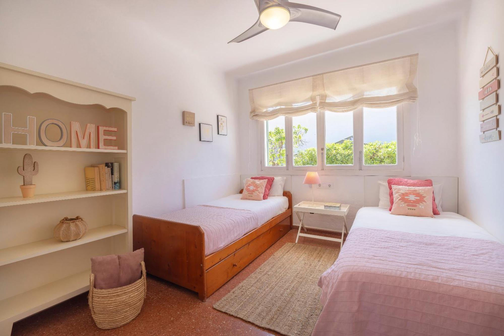 Ideal House For Two Families With Pool And Barbecue Plamanyola المظهر الخارجي الصورة